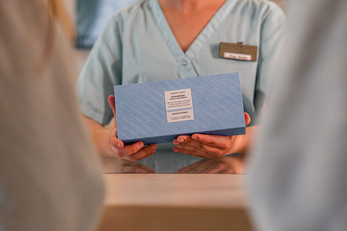Presentation of Comfort Zone product box at the Grand Hotel Binz spa